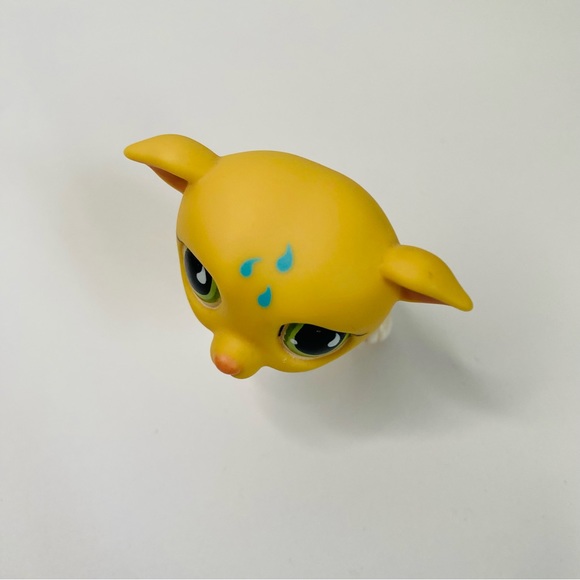 Littlest Pet Shop #875 Yellow Greyhound Dog LPS Blue Teardrops Green Eyes - Picture 7 of 7